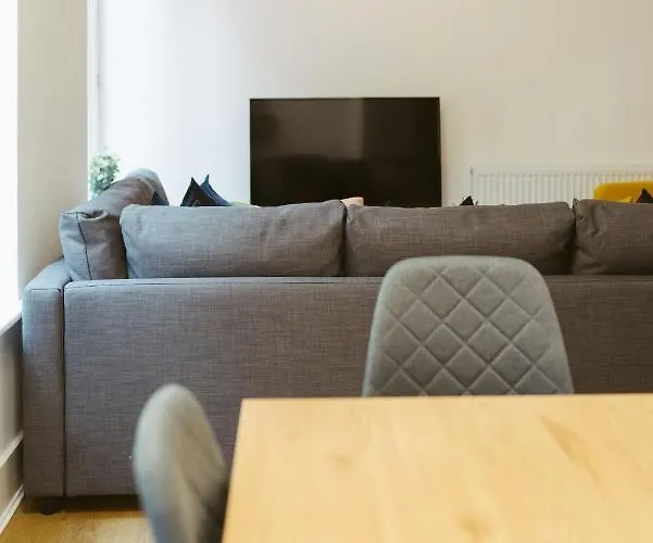 1 2 Bedrooms, Sleeps X 6 * York
