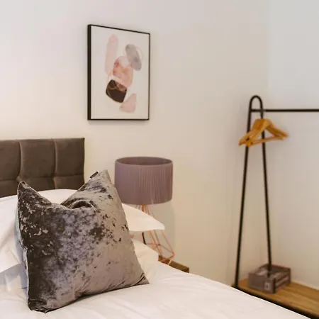 Vakantiehuis 1 2 Bedrooms, Sleeps X 6