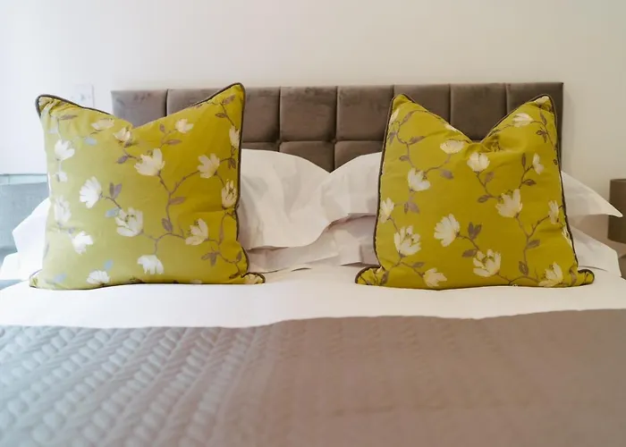 1 2 Bedrooms, Sleeps X 6 Holiday home York