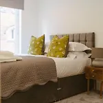 1 2 Bedrooms, Sleeps X 6 York